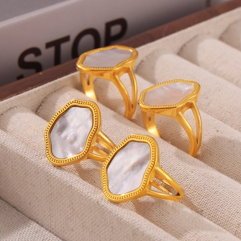 Anello Geometrico Irregolare in Conchiglia Bianca Placcato Oro 18K in Acciaio al Titanio Regolabile per Donna Gioielli Vintage