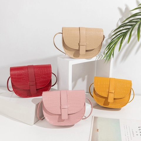 Women's Crocodile Pattern PU Leather Mobile Phone Bag Vintage Saddle Crossbody Bag Minimalist Solid Color Shoulder Bag