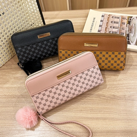 Damen Geldbörse Lang PU Leder Bedruckt Viele Kartenfächer Reißverschluss Clutch Tasche Mit Handschlaufe Und Pompon Anhänger