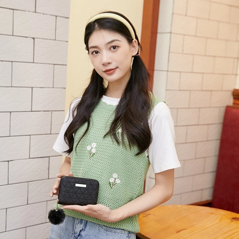 Damen PU Leder Kurze Brieftasche Mit Rautenmuster Und Pompon Anhänger Reißverschluss Münzbeutel Kartenhalter Lässige Tasche
