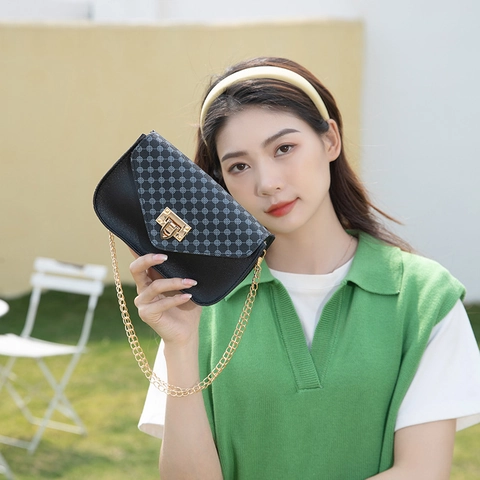 Women Retro Printed PU Leather Crossbody Bag Gold Metal Lock Chain Strap Small Square Shoulder Messenger Bag