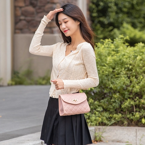 Women Quilted PU Leather Chain Shoulder Bag Fashion Crossbody Small Square Bag With Metal Lock Daily Party Purse