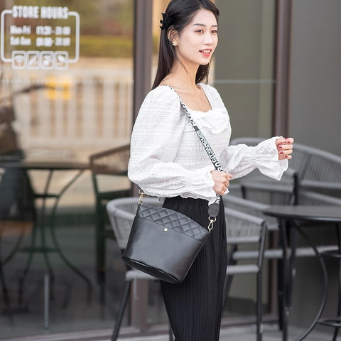 Mode PU Leder Gesteppte Rauten V-Muster Eimertasche Mit Rundem Beutel Breiter Buchstaben Gurt Schulter Umhängetasche Für Damen Alltag Arbeit