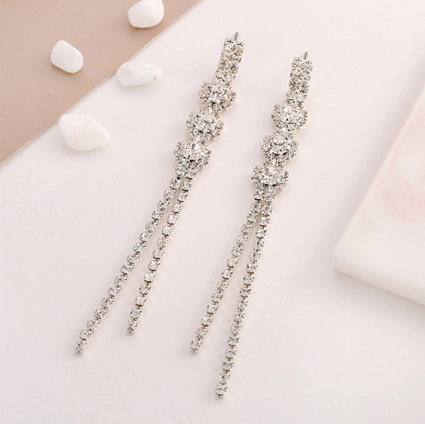Orecchini Lunghi A Nappa Con Grappolo Di Fiocchi Di Neve Con Strass Zircone In Rame Placcato Argento Per Donna Elegante