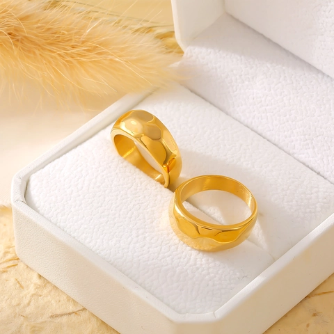 Anello A Fascia Larga Martellato Irregolare Acciaio Al Titanio Moderno Minimalista Geometrico Ondulato Gioielli Lucidati Per Donna