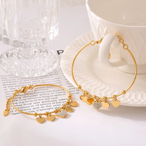 Bracelet Jonc À Pendentif Coeur Plaqué Or Acier Titane Avec Strass Bijoux Élégants Pour Femmes