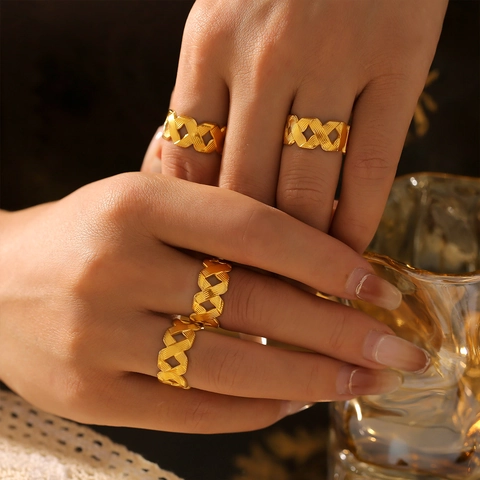 Französischer Stil Gewebte Textur Offener Ring Titanstahl 18K Vergoldet Hohl Geometrisch Verstellbarer Schmuck Damen