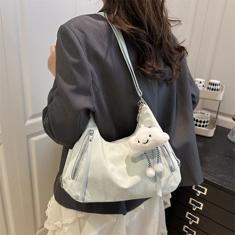 Nuova Borsa a Spalla in Pelle PU Plissettata da Donna Tote Hobo Bag di Grande Capacità Con Pendente a Nuvola Borsa a Mano