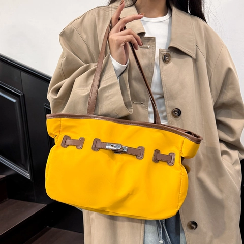 Bolso De Mano Tote De Gran Capacidad Tela De Nylon Color De Contraste Ribete De Cuero Sintético Bandolera Cerradura De Metal Para Mujer Diario Informal