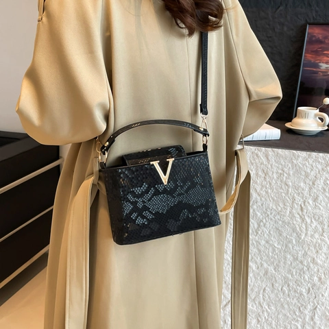 Borsa a Mano con Motivo a Pelle di Serpente di Moda con Fibbia a V in Metallo Borsa a Tracolla in Pelle PU per Donna