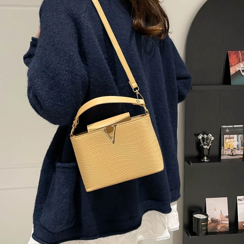 Dames Mode Golfpatroon Geweven PU Leer Crossbody Tas Goud V Metalen Gesp Handtas Schoudertas Casual Dagelijkse Tas