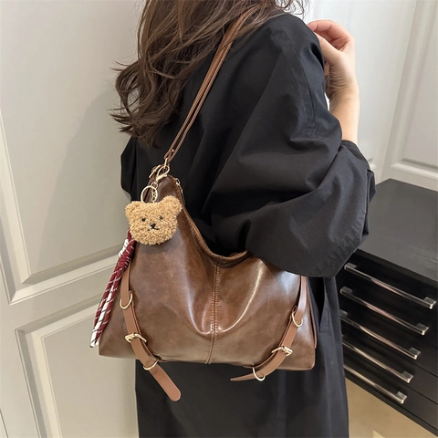 Borsa Tote da Donna Grande Capacità in Pelle PU Retrò Casual a Spalla Con Ciondolo Orsetto Pendolare Sottobraccio a Tracolla