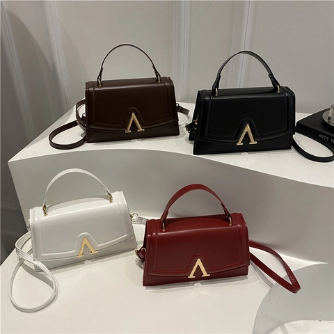 Borsa a Tracolla Piccola Quadrata da Donna in Pelle PU Alla Moda Elegante Borsa a Spalla con Fibbia a V e Tracolla Regolabile
