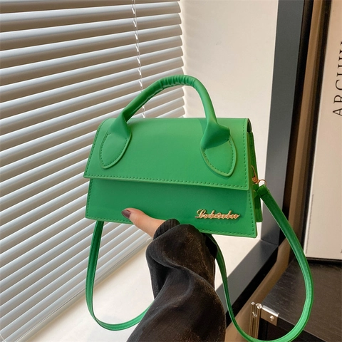 Vintage PU Leder Quadratische Umhängetasche Für Damen Metall Logo Klappe Handtasche Mit Verstellbarem Riemen Alltags Urban Tasche