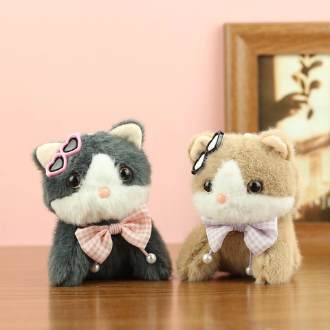 Mignon Chat Peluche Porte-Clés Pendentif Avec Lunettes de Soleil Coeur Nœud Papillon Doux Animal en Peluche Décor de Sac