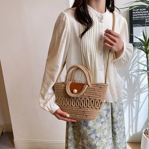 Borsa A Secchiello In Paglia Intrecciata Con Patta In Pelle PU Bottone Di Perla Artificial Pois Colorati Nastro Di Pizzo Dolce Estate