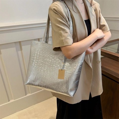 Fashion Women Crocodile Pattern Tote Bag Large Capacity PU Leather Shoulder Handbag Commuter Stylish Metal Tag Decor
