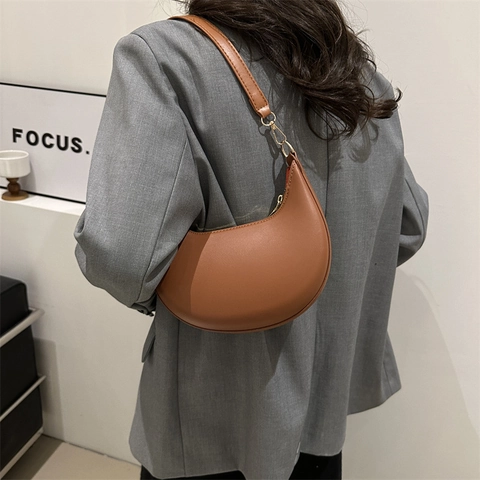 Women PU Leather Crescent Hobo Shoulder Bag Fashion Solid Color Underarm Handbag Zipper Closure Casual Daily Bag