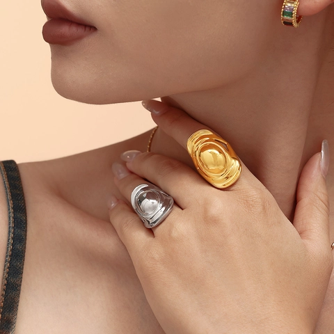 Anello Statement Ovale Acciaio Al Titanio Placcato Oro Stile Metallo Liquido Esagerato Geometrico Grande Lucidatura Specchio