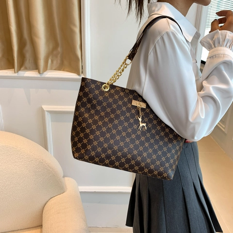 Borsa Tote Donna Stampa Monogramma Pelle PU Grande Capacità Tracolla Catena Dorata Ciondolo Cervo Vintage