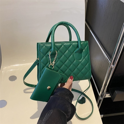 Borsa A Mano Da Donna In Pelle PU Trapuntata Motivo A Grata Dettaglio Catena Dorata Manico Borsa A Tracolla Con Mini Pochette