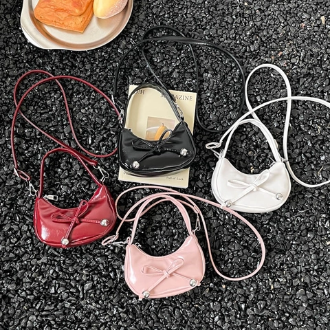 Bolso de Hombro de Media Luna de Cuero Patente con Lazo para Mujer Mini Bolso de Mano de Color Sólido con Decoración de Perlas Moda
