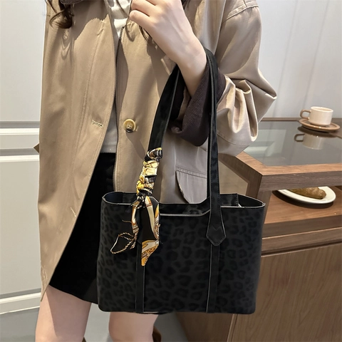 Borsa Tote Leopardata Vintage Pelle PU Grande Capacità Borsa A Spalla Con Foulard In Raso Per Donna