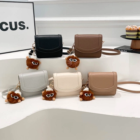 Mode Dames Litchi Textuur Kleine Vierkante Tas Minimalistische PU Leer Overslag Crossbody Schoudertas Met Monster Pluche Hanger