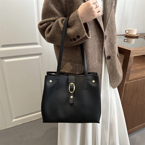 Women's Large Capacity PU Leather Tote Bag Minimalist Urban Style Shoulder Bag With Gold Metal Buckle For Commuting