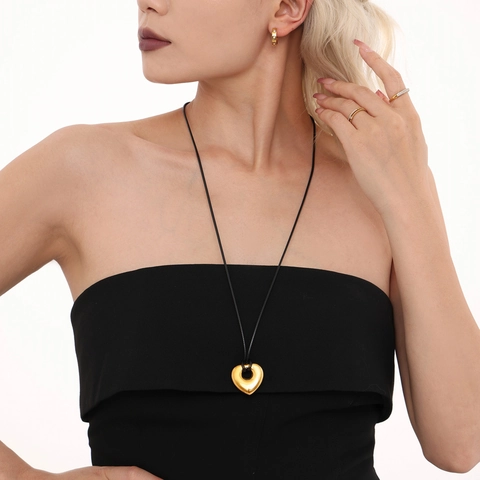 Collar Minimalista de Acero Inoxidable con Colgante de Corazón Cadena Larga de Suéter Cuerda de Cera Ajustable PVD Oro