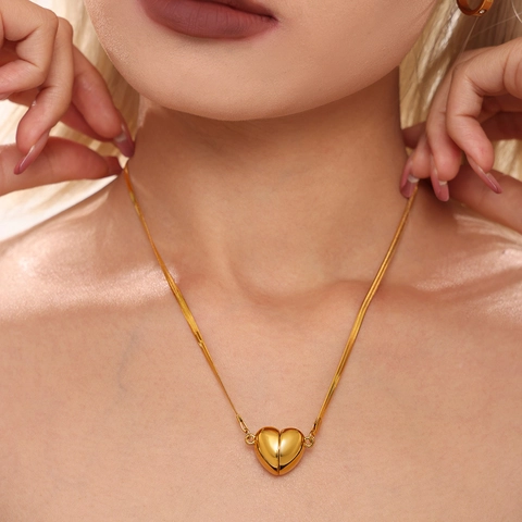 Collana con Pendente a Cuore Diviso Magnetico in Acciaio Inossidabile per Donna Catena a Serpente Placcata Oro Argento Gioielli