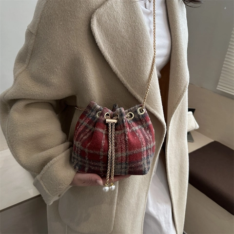 Women Vintage Plaid Woolen Bucket Bag Drawstring Artificial Pearl Decor Gold Chain Strap Crossbody Shoulder Handbag
