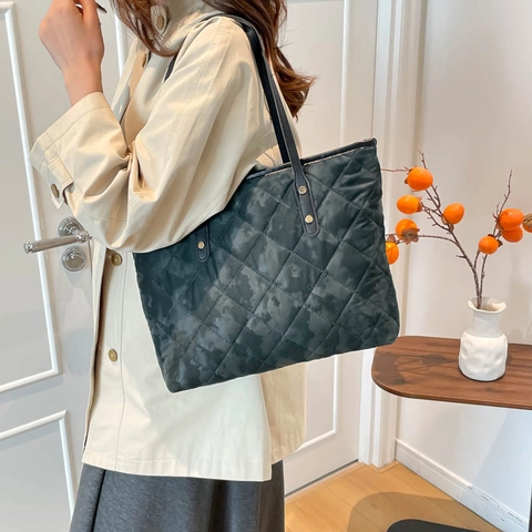 Quilted Tote Bag Women PU Leather Large Capacity Shoulder Bag Korean Style Commute Handbag Camouflage Pattern Zipper