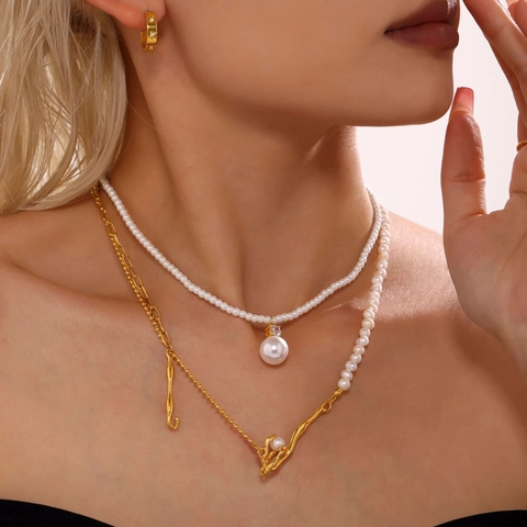 Collana Vintage Perla d'Acqua Dolce Barocca Irregolare Ciondolo in Metallo Liquido Acciaio Inossidabile Catena Asimmetrica Donna