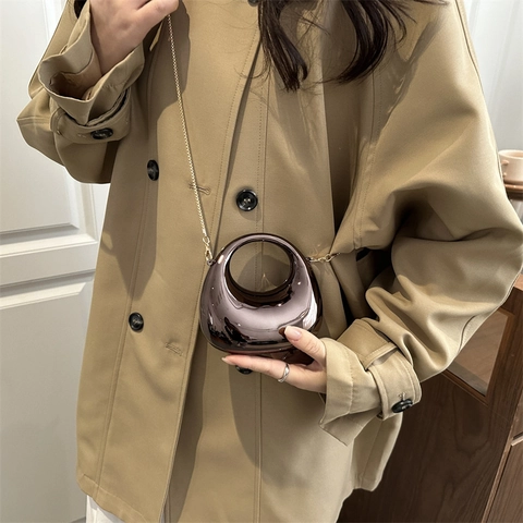 Dames Mini Halve Maan Avondtas Metallic Spiegel PU Leer Handtas Met Metalen Ketting Strap Urban Fashion Banket Crossbodytas