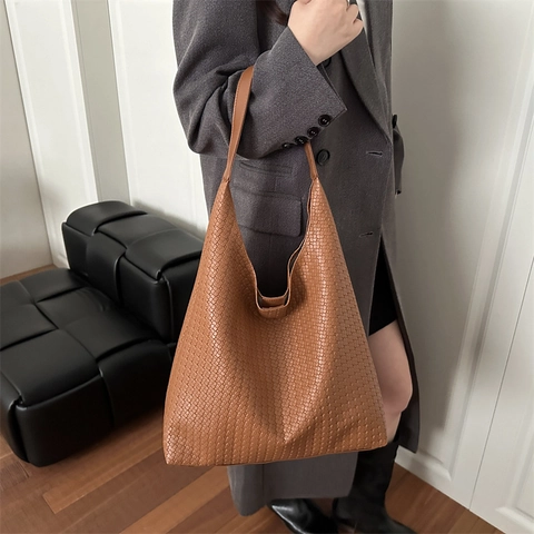 Woven PU Leather Large Capacity Tote And Pouch Retro Hobo Shoulder Bag For Women Commuting Solid Color Casual
