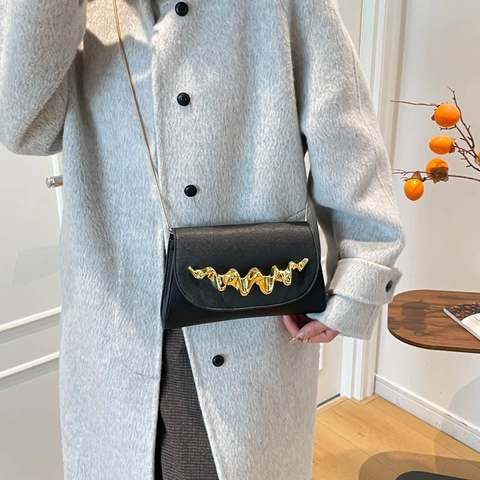 Borsa Tracolla Donna Moderna Pelle PU Con Decorazione Metallica Ondulata E Catena Dorata Piccola Borsa Quadrata Festa