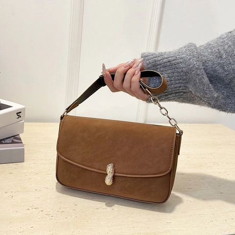 Vintage Crossbody Bag PU Leather Matte Texture Peanut Shaped Gold Buckle Minimalist Shoulder Bag For Women