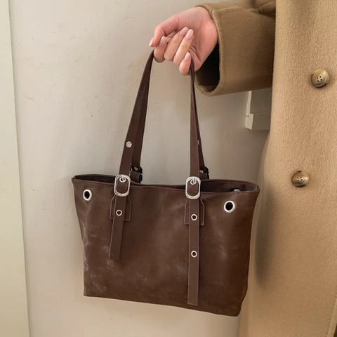 Vintage Large Capacity Tote Bag Women PU Leather Matte Texture Commuting Shoulder Bag With Metal Grommet Adjustable Strap