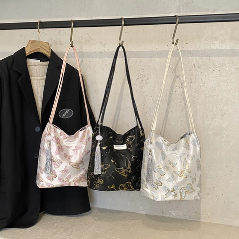 Elegante Schmetterling Stickerei Satin Tote Bag Mit Quaste Lässige Umhängetasche Einfacher Frischer Stil Damen Handtasche