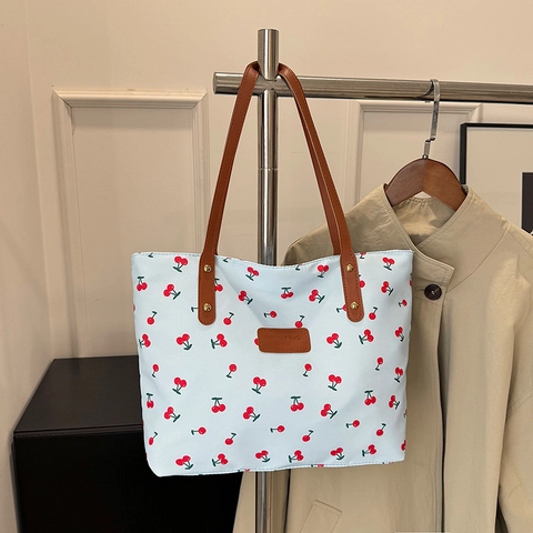 Damen Kirschdruck Tote Bag Nylon Gewebe Lederriemen Große Kapazität Lässige Schulter Handtasche Süßer Pendlerstil