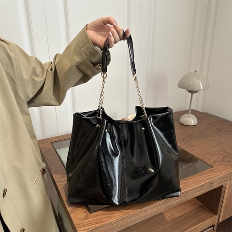Large Capacity Women Tote Bag Chic Soft PU Leather Glossy With Chain Strap Minimalist Shoulder Handbag For Commuting