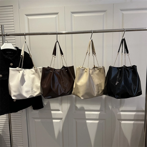 Large Capacity Women Tote Bag Chic Soft PU Leather Glossy With Chain Strap Minimalist Shoulder Handbag For Commuting