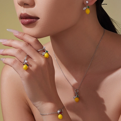 Collection de Bijoux Pendentif Citron en Acier Inoxydable pour Femme Citron Jaune Résine Feuille Zirconia Perle Artificielle Collier Bracelet Boucles d'Oreilles Bague Réglable Bijoux Fruits