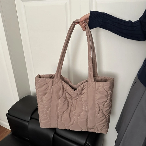 Bolso Tote Acolchado de Gran Capacidad para Mujer Patrón de Ondas Nylon Bolso de Hombro para Diario Trabajo Viaje Moda de Invierno