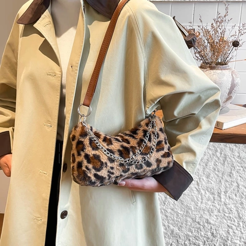 Women Leopard Print Plush Underarm Bag Fashion Faux Fur Shoulder Bag With Silver Metal Chain Urban Minimalist Winter Handbag
