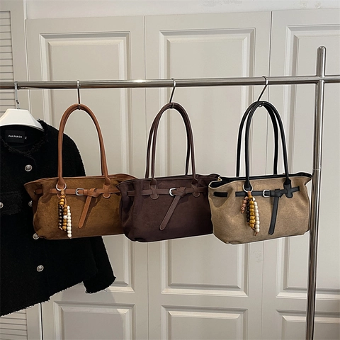 Vintage Suède Tote Bag Voor Vrouwen Grote Capaciteit Schoudertas Met Kralenhanger Minimalistische Onderarm Woon-werkverkeer Tas