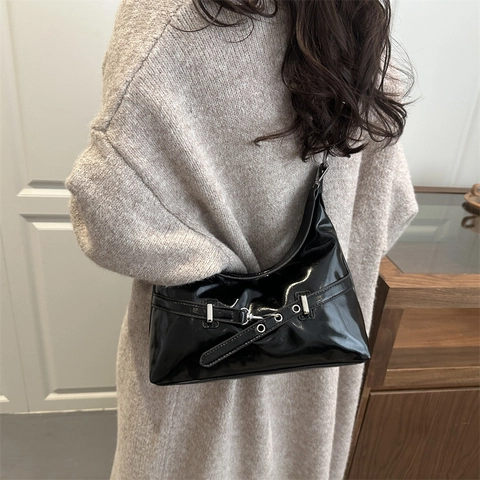 Bolso de Axila de Cuero Sintético Brillante Vintage para Mujer Bolso de Hombro Hobo de Moda Con Hebilla de Metal Color Sólido