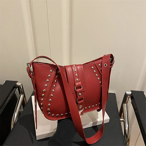 Vintage PU Leather Studded Shoulder Bag For Women Punk Style Rivet Underarm Bag Chic Motorcycle Hobo Bag Solid Color