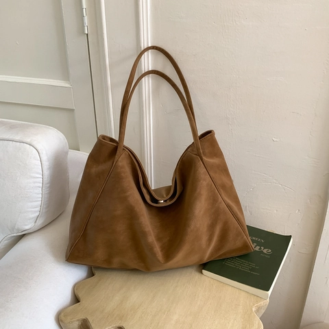 Large Capacity Tote Bag Matte PU Leather Minimalist Retro Single Shoulder Handbag With Fruit Pendant For Women